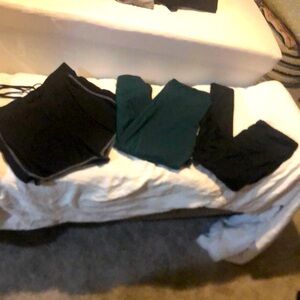 Bundle 2 for $22. 💝 Lot of 3 - work out bottoms!